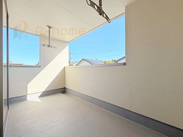 第1阿見町実穀　新築戸建て　1号棟のバルコニー|急な雨でも安心のインナーバルコニー♪忙しいご夫婦も大満足♪