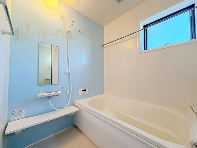 第1阿見町実穀　新築戸建て　1号棟の浴室|足を伸ばしてもゆったりできるバスルーム♪機能性も取り入れて使い易さも保証します♪