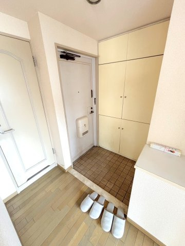 グラン・ドムール府中の玄関