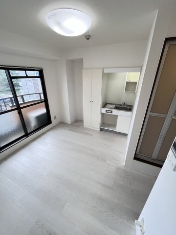 大阪市都島区片町１丁目の賃貸マンションの居間・リビング