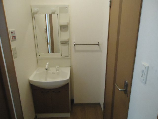 ヤマリハウス　コヤマの洗面所|洗髪洗面化粧台