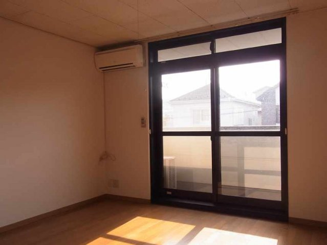 レオパレスクローネⅡの居間・リビング|現状優先