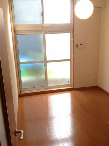 レオパレスグルーテンＣの居間・リビング|現況優先