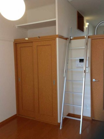 レオパレスグルーテンＣの居間・リビング