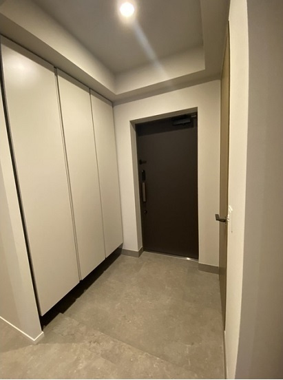 千代田区六番町の賃貸マンションの玄関