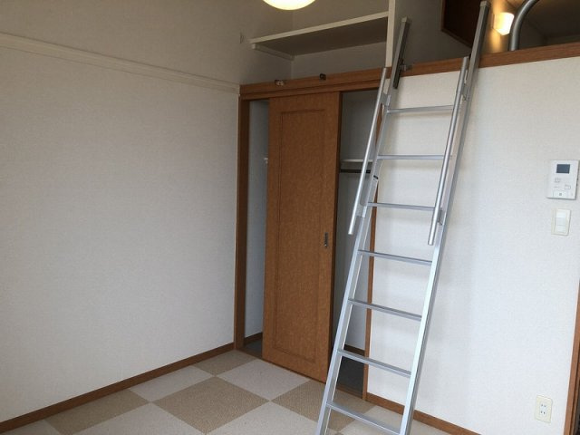 レオパレスサンブリッジの居間・リビング