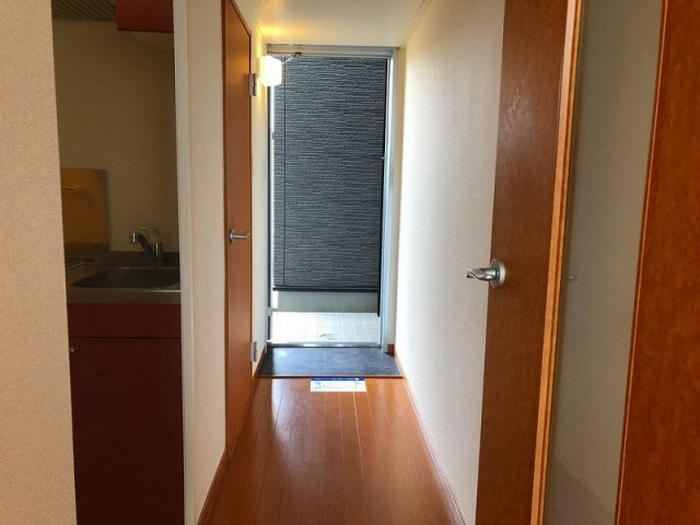 レオパレスサンブリッジの玄関