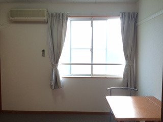 レオパレススズキ２号棟の居間・リビング|現況優先