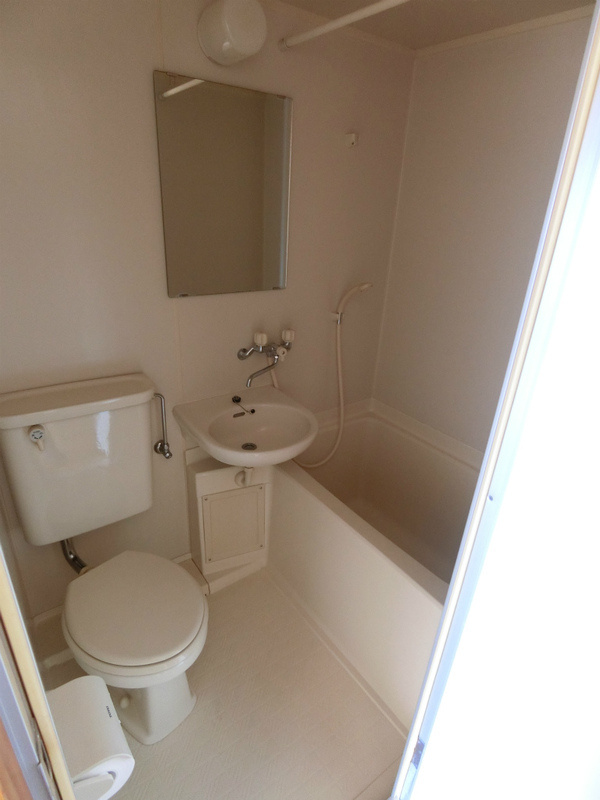 シャトル上水の浴室