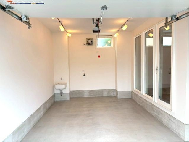 ヴィラアイビスの駐車場|EV充電コンセントあり　102号室の水道は右側