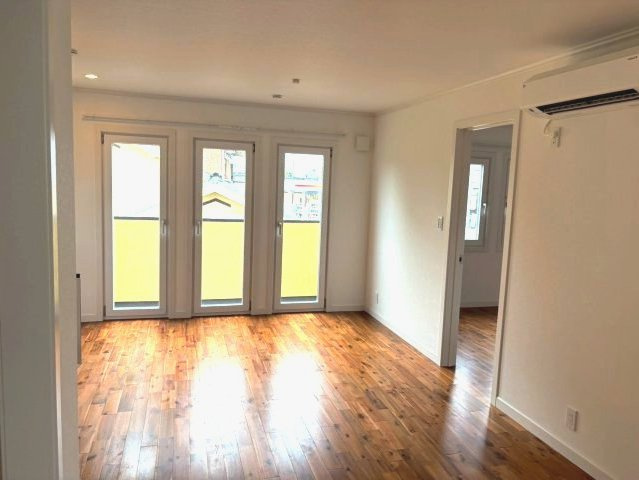 ヴィラアイビスの居間・リビング|陽当たり良好