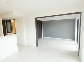 【居間・リビング】 | レーベンハイム大宮宮原 | お洒落なモノトーンの配色になります。