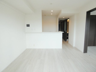 【居間・リビング】 | レーベンハイム大宮宮原 | リビングは綺麗な白を基調としたカラー配色になります。