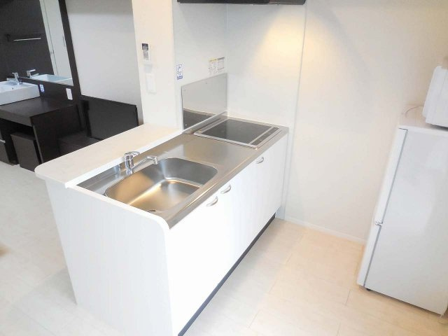 ミランダヴィーブルⅣのキッチン|お洒落なカウンター付きオープンキッチン♪