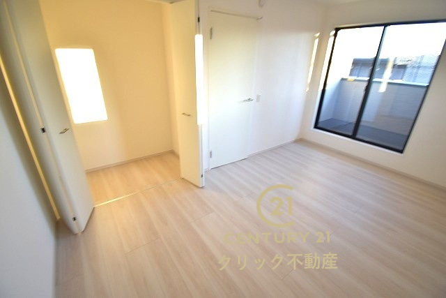 ケイアイフィット　水戸市河和田　12期 　限定1棟！の洋室|フローリングなので重い家具も置けます。カーテンと家具を揃えるなどして、お好みのインテリアを楽しむことができます。収納スペースは全室に配備しております。