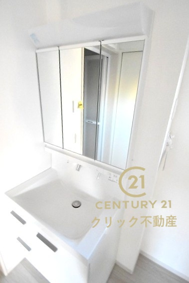 ケイアイフィット　水戸市河和田　12期 　限定1棟！の独立洗面台|シャンプードレッサー付き洗面台。広めで使いやすい、お手入れが楽なデザインで、いつもすっきり清潔に保てます。