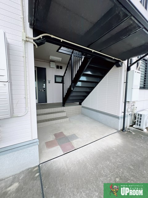 アベニール十六田のエントランス