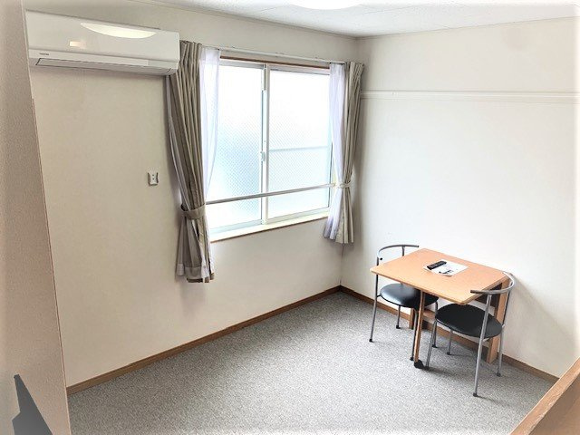 レオパレス卯月　２００３の居間・リビング