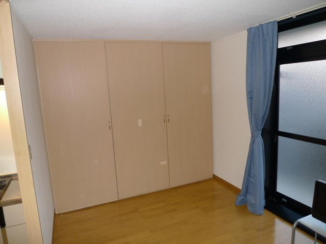 レオパレスヴェネツィアの居間・リビング