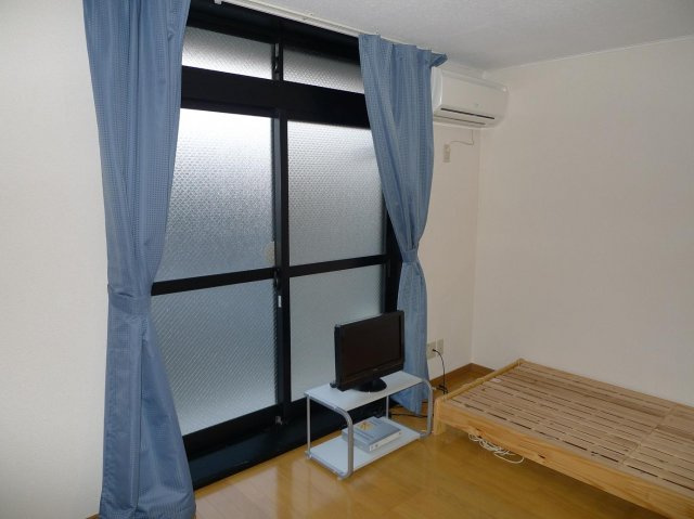 レオパレスヴェネツィアの居間・リビング|※現在はスノコベット有りません