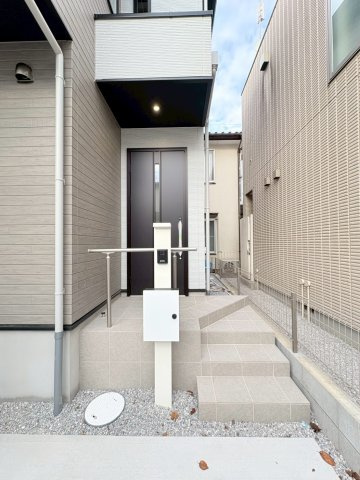 坂戸市千代田2丁目　新築分譲　東武東上線『若葉駅』徒歩19分　【千代田小学区】の玄関