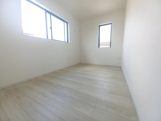 水戸市笠原町2期の洋室|洋室です。お子様の成長にも対応でき窓の位置が高いので子供部屋に適しています。マイホームだからこその喜び。