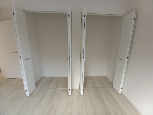 水戸市笠原町2期の収納|広々クローゼットがあり、お部屋をすっきりとお使いいただけます。