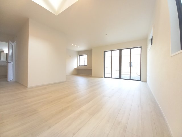 水戸市笠原町2期の居間・リビング|リビングです。いつもの団らんから家族会議までリビングはコミュニケーションの交差点♪