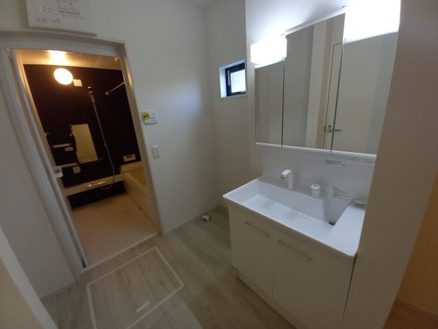 水戸市笠原町2期の独立洗面台|洗面台朝の身支度には欠かせない独立洗面化粧台