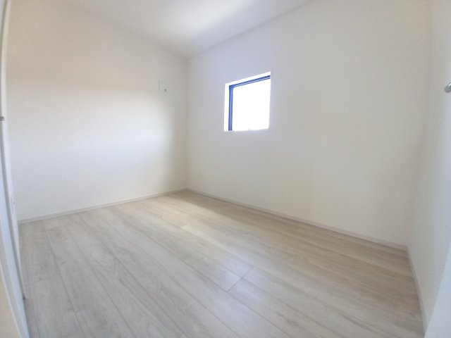 水戸市笠原町2期の洋室|フローリングの部屋は家具やインテリアともマッチしてお洒落感が出やすく身の周りの整理がしやすく魅力的です～♪