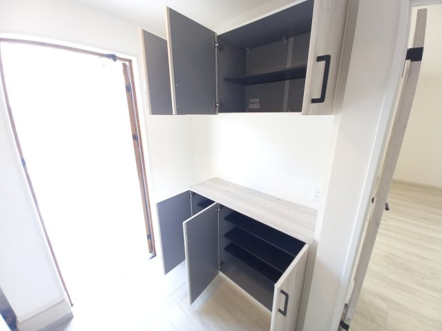 水戸市笠原町2期の収納|シューズボックスは家族全員の靴が収納でき、いつでも玄関はすっきり！