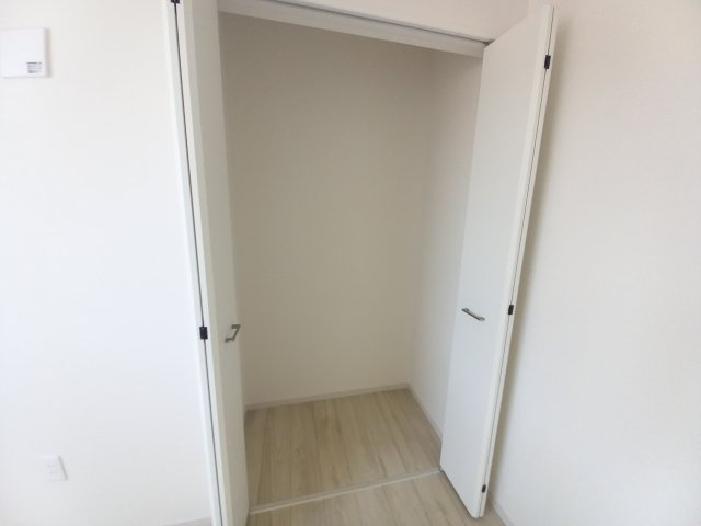 水戸市笠原町2期の収納|広々クローゼットがあり、お部屋をすっきりとお使いいただけます。