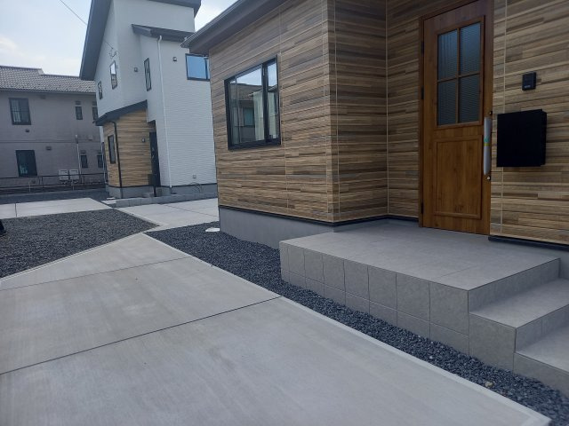 水戸市笠原町2期の玄関|自転車や来客用の駐車スペースとしてもお使いいただけます