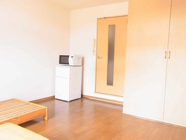 レオパレスクローネＩの居間・リビング|現況優先