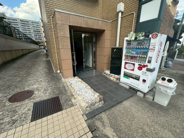 ブリージェ朝日ヶ丘のエントランス