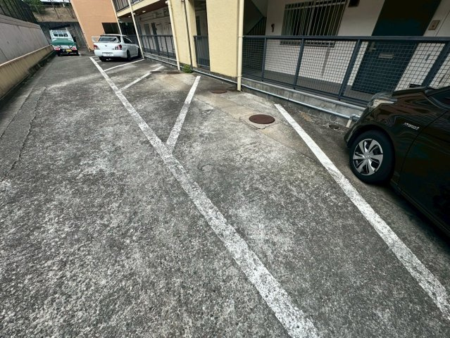 ブリージェ朝日ヶ丘の駐車場