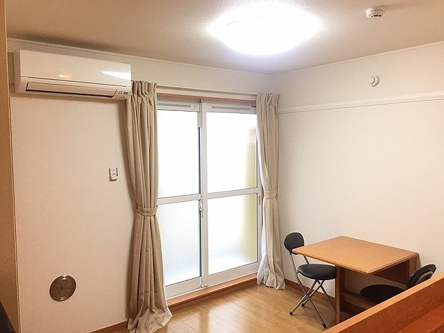 レオパレスコンフォールＫの居間・リビング