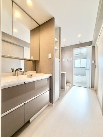 アルファステイツ松阪駅前の独立洗面台|洗面化粧台