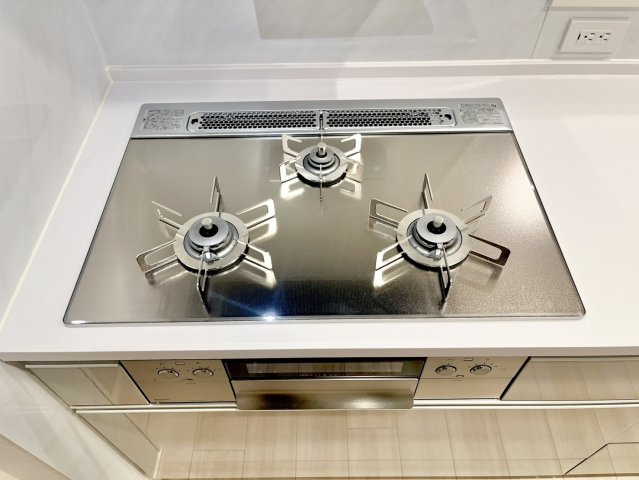 アルファステイツ松阪駅前のキッチン|三口コンロ