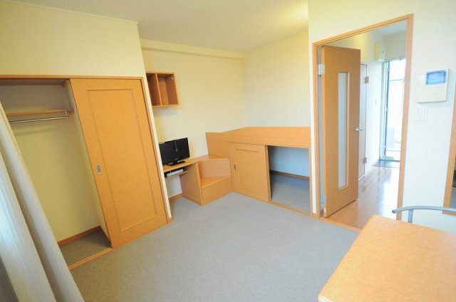 レオパレスクロスロードⅡの居間・リビング|現状優先　2F