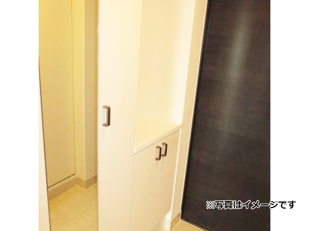 クレイシア横濱阪東橋の玄関