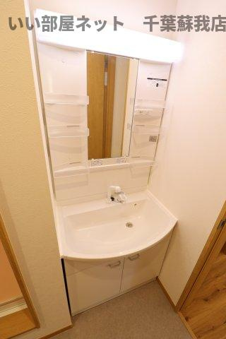 ミリアビタ長洲の洗面所|明るい洗面所です