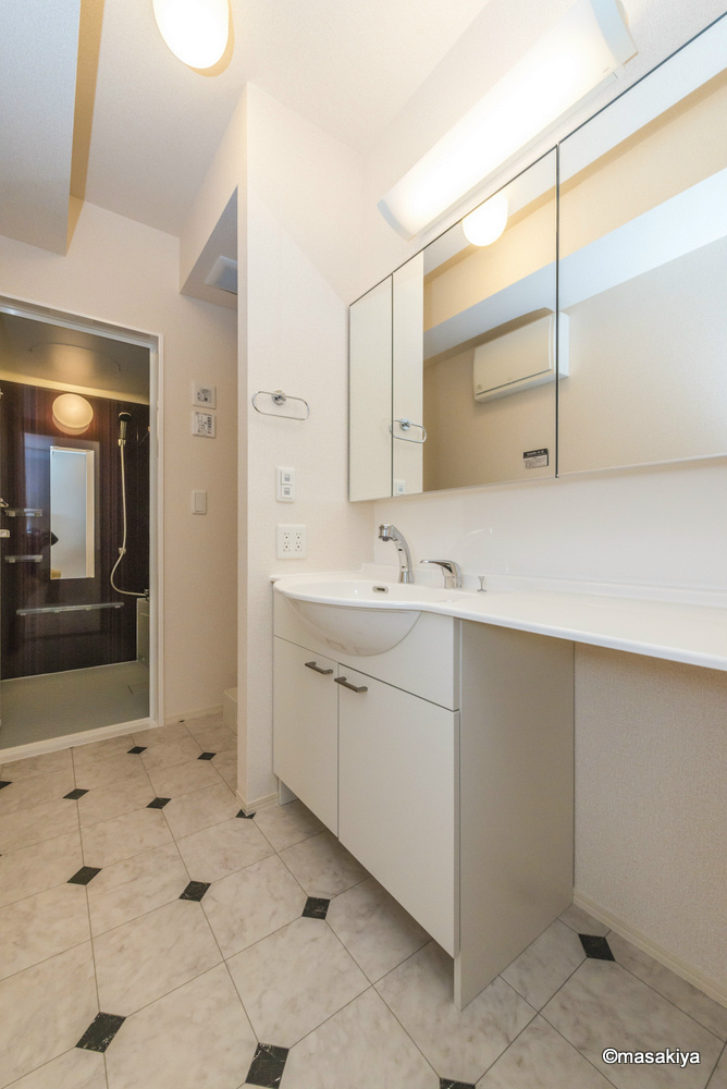 サン・シエルの洗面所|洗面・脱衣　シャンプードレッサー付き。