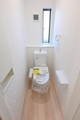 【トイレ】 | 大泉町吉田第12 アーネストワン | 暖房便座などがついた高機能シャワートイレです。