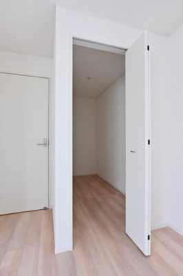 【収納】 | 大泉町吉田第12 アーネストワン | 寝室にはウォークインクローゼットがついておりおしゃれなご家族もうれしい空間です♪