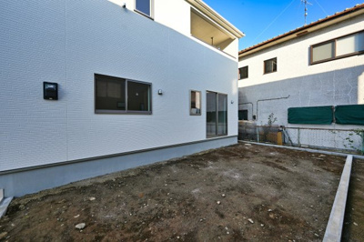 【庭】 | 大泉町吉田第12 アーネストワン | 広いお庭でBBQやガーデニング、ドッグランなど夢が広がりますね♪