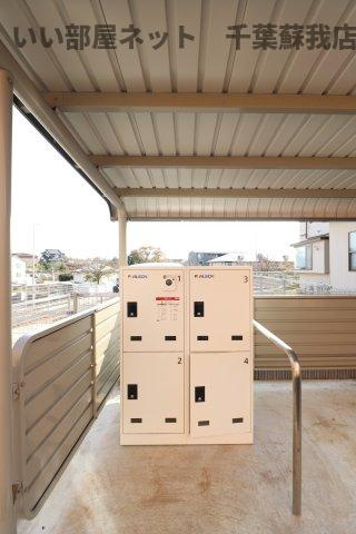 サンヒルズのエントランス|宅配ボックスがあると、自分の時間を有効活用できますね！