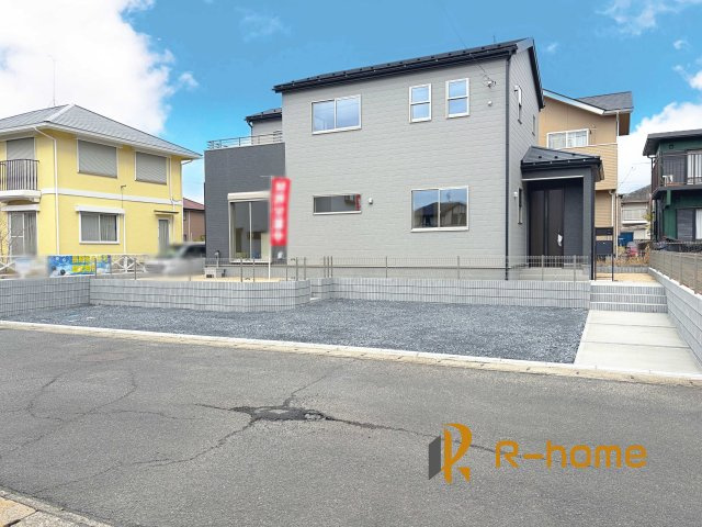 小美玉市清風台団地第6　新築戸建て　1号棟の駐車場|カースペースは3台完備。ゲスト用のスペースも確保できますね♪