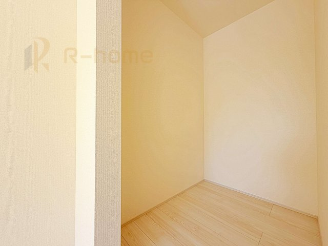小美玉市清風台団地第6　新築戸建て　1号棟の収納|キッチンにはパントリーを設置！キッチン回りの整理整頓の悩みも解決♪