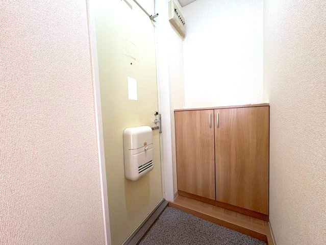 グリーンヒル小金台D棟の玄関